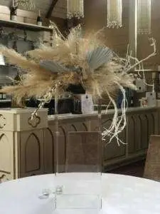 Table-Stands-A-Touch-of-Elegance