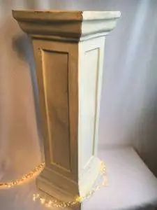 Urns-and-Plinths-A-Touch-of-Elegance