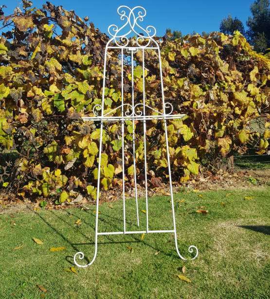 Hire-Easel-A-Touch-of-Elegance