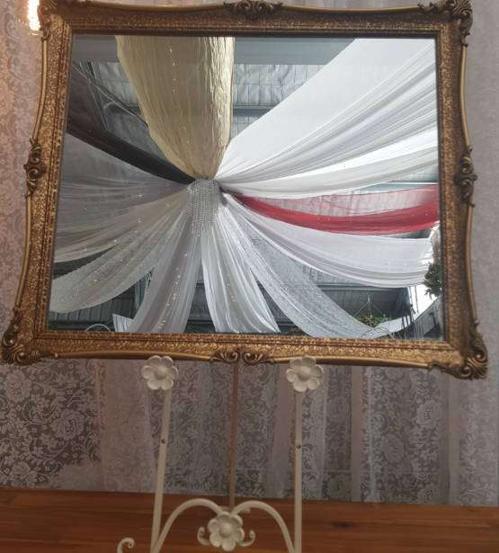 Hire-Mirrors-A-Touch-of-Elegance