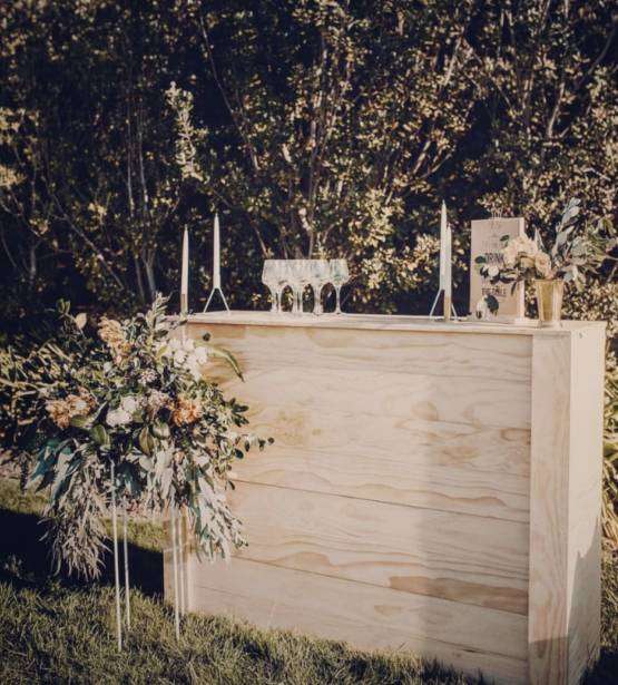 Hire-Wooden-Bar-A-Touch-of-Elegance